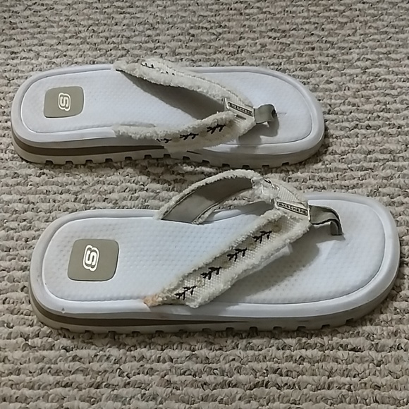 sketchers flip flops for women